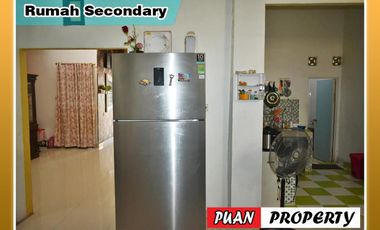 dijual murah rumah seken 2 lantai di marpoyan damai
