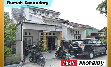 dijual murah rumah seken 2 lantai di marpoyan damai