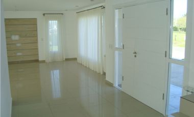 Casa 4 dormitorios barrio privado Rumencó