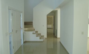 Casa 4 dormitorios barrio privado Rumencó