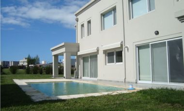 Casa 4 dormitorios barrio privado Rumencó