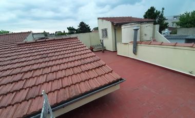 VENTAS CASA 5 AMBIENTES CON COCHERA BANFIELD