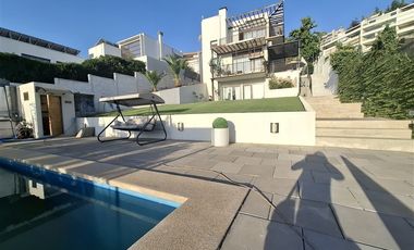 Casa en venta de 5 dorm. Colegio Mayflawer, Lo Barnechea