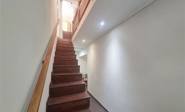 Casa en venta de 5 dorm. Colegio Mayflawer, Lo Barnechea