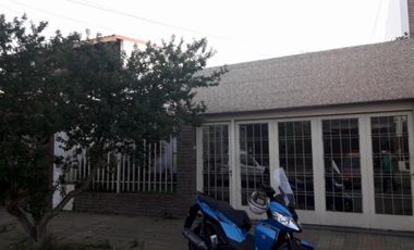 CASA TRES AMBIENTES CON GARAGE PARA DOS AUTOS