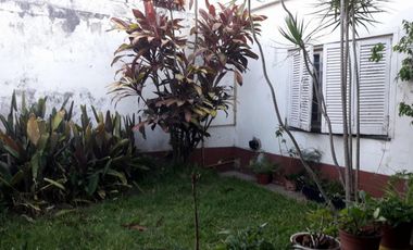 CASA TRES AMBIENTES CON GARAGE PARA DOS AUTOS