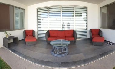 Residencia con amplio jardín en Tres Marías