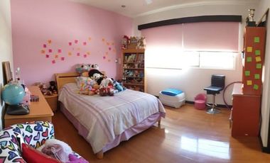 Residencia con amplio jardín en Tres Marías