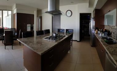 Residencia con amplio jardín en Tres Marías