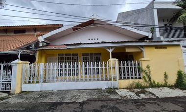 Sewa Rumah Tinggal Strategis Tebet Timur Dalam  - Akses 2 Mobil, Carport 2, Siap Huni