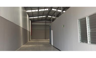 SE ALQUILA BODEGA EN AVE CINCUENTENARIO | LISTA PARA OCUPAR