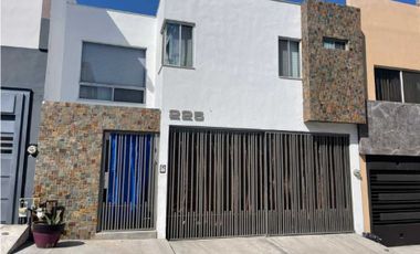 Casa en Venta en Cumbres Élite 7o Sector con Alberca en Monterrey