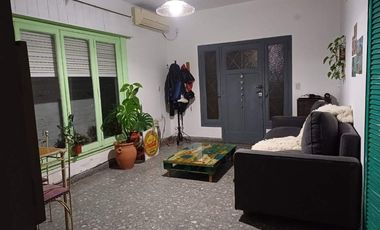 Casa PH en venta en Villa Dominico