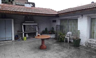 Casa PH en venta en Villa Dominico