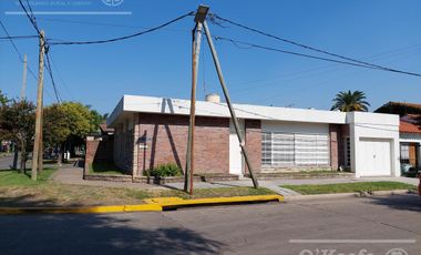 Casa de una planta con grandes espacios - Bernal