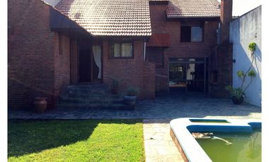 VENTA - HERMOSO E IMPORTANTE CHALET EN PARQUE LURO