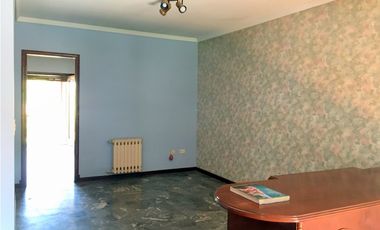 VENTA - HERMOSO E IMPORTANTE CHALET EN PARQUE LURO