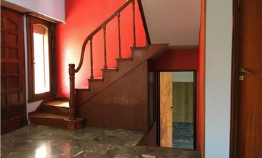 VENTA - HERMOSO E IMPORTANTE CHALET EN PARQUE LURO