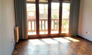 VENTA - HERMOSO E IMPORTANTE CHALET EN PARQUE LURO