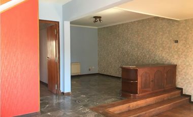 VENTA - HERMOSO E IMPORTANTE CHALET EN PARQUE LURO