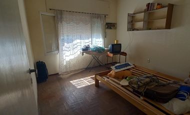 VENTA CASA 3 AMBIENTES + DPTO 1 AMBIENTE, REMEDIOS DE ESCALADA