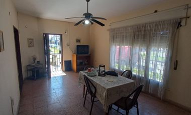 VENTA CASA 3 AMBIENTES + DPTO 1 AMBIENTE, REMEDIOS DE ESCALADA