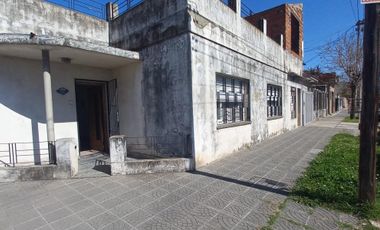 VENTA CASA 3 AMBIENTES + DPTO 1 AMBIENTE, REMEDIOS DE ESCALADA