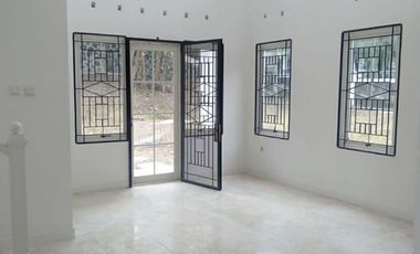 Rumah Posisi Hook Dengan Desain Vintage