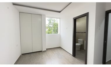 CASA MODERNA CERCA AL NUEVO HOSPITAL DEL IESS, MANTA