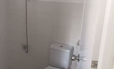 3BR House with Balcony, Hulugan ang Downpayment