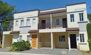 3BR House with Balcony, Hulugan ang Downpayment