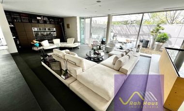 RESIDENCIA EN ZONA EXCLUSIVA AL PONIENTE DE LA CDMX, ACABADOS ITALIANOS.