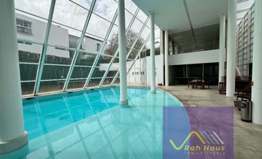 RESIDENCIA EN ZONA EXCLUSIVA AL PONIENTE DE LA CDMX, ACABADOS ITALIANOS.