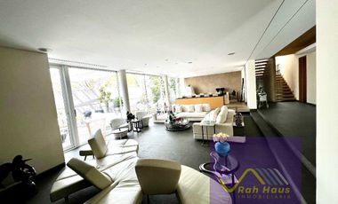 RESIDENCIA EN ZONA EXCLUSIVA AL PONIENTE DE LA CDMX, ACABADOS ITALIANOS.