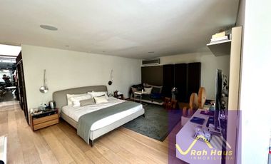 RESIDENCIA EN ZONA EXCLUSIVA AL PONIENTE DE LA CDMX, ACABADOS ITALIANOS.