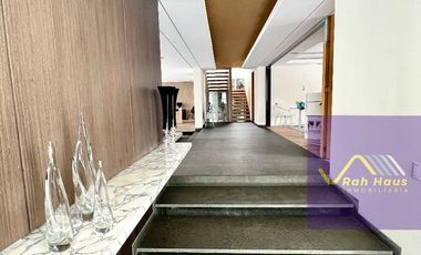 RESIDENCIA EN ZONA EXCLUSIVA AL PONIENTE DE LA CDMX, ACABADOS ITALIANOS.