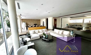 RESIDENCIA EN ZONA EXCLUSIVA AL PONIENTE DE LA CDMX, ACABADOS ITALIANOS.