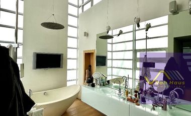 RESIDENCIA EN ZONA EXCLUSIVA AL PONIENTE DE LA CDMX, ACABADOS ITALIANOS.