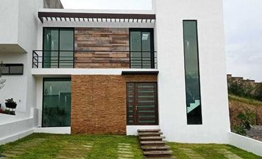 CASA EN VENTA FRACC. PASEO DEL PARQUE, TRES MARÍAS, PRIVADO, CASA CLUB, GIMNASIO, ETC.