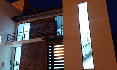 CASA EN VENTA FRACC. PASEO DEL PARQUE, TRES MARÍAS, PRIVADO, CASA CLUB, GIMNASIO, ETC.