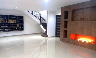 CASA EN VENTA FRACC. PASEO DEL PARQUE, TRES MARÍAS, PRIVADO, CASA CLUB, GIMNASIO, ETC.