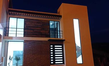 CASA EN VENTA FRACC. PASEO DEL PARQUE, TRES MARÍAS, PRIVADO, CASA CLUB, GIMNASIO, ETC.