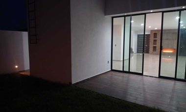 CASA EN VENTA FRACC. PASEO DEL PARQUE, TRES MARÍAS, PRIVADO, CASA CLUB, GIMNASIO, ETC.