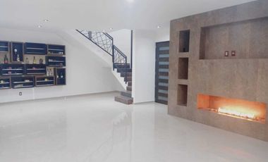 CASA EN VENTA FRACC. PASEO DEL PARQUE, TRES MARÍAS, PRIVADO, CASA CLUB, GIMNASIO, ETC.