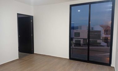 CASA EN VENTA FRACC. PASEO DEL PARQUE, TRES MARÍAS, PRIVADO, CASA CLUB, GIMNASIO, ETC.