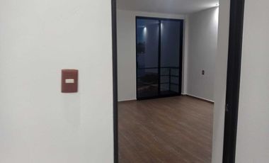 CASA EN VENTA FRACC. PASEO DEL PARQUE, TRES MARÍAS, PRIVADO, CASA CLUB, GIMNASIO, ETC.