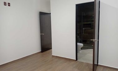 CASA EN VENTA FRACC. PASEO DEL PARQUE, TRES MARÍAS, PRIVADO, CASA CLUB, GIMNASIO, ETC.