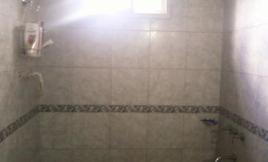 Casa Americana a refaccionar en Glew con buena ubicación y escritura.