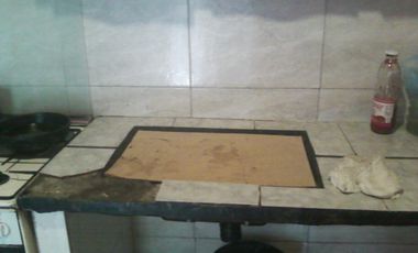 Casa Americana a refaccionar en Glew con buena ubicación y escritura.