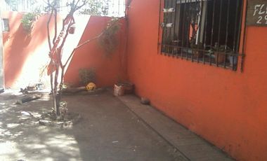 Casa Americana a refaccionar en Glew con buena ubicación y escritura.